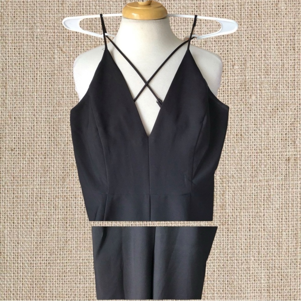 Elegant Black Women's Jumpsuit - Picture 3 of 4